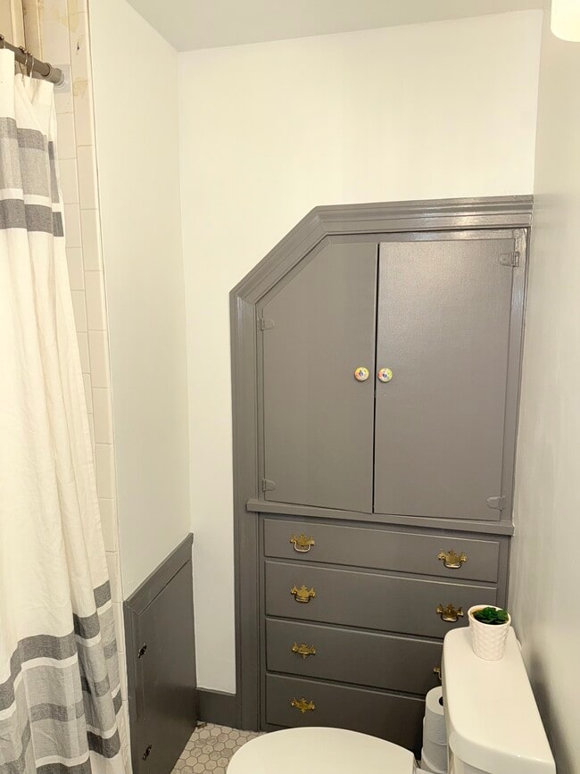 Building Photo - 612 W Washington St