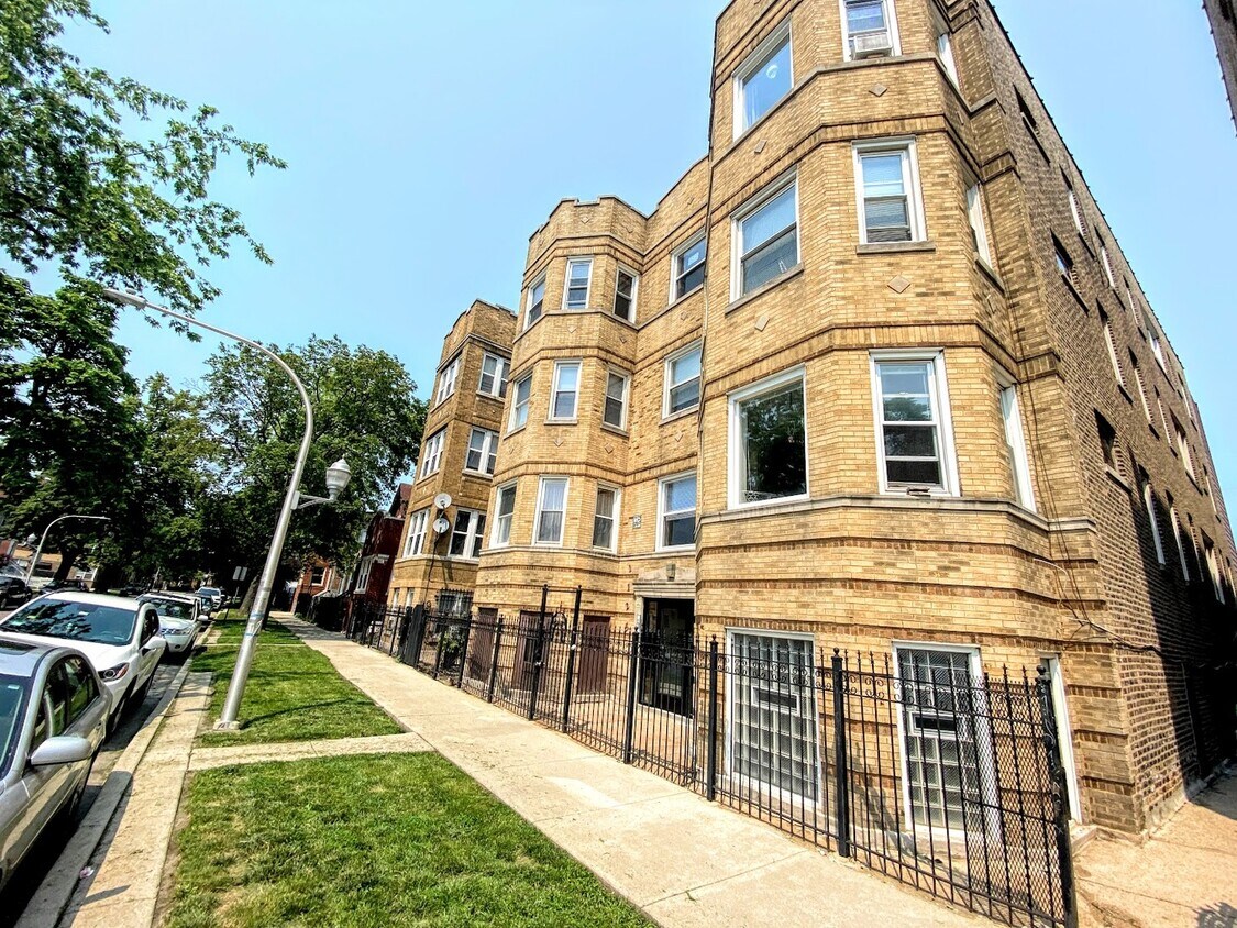Primary Photo - 1123 N Christiana Ave