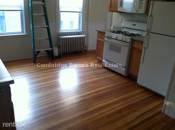 Building Photo - 206 Fellsway W
