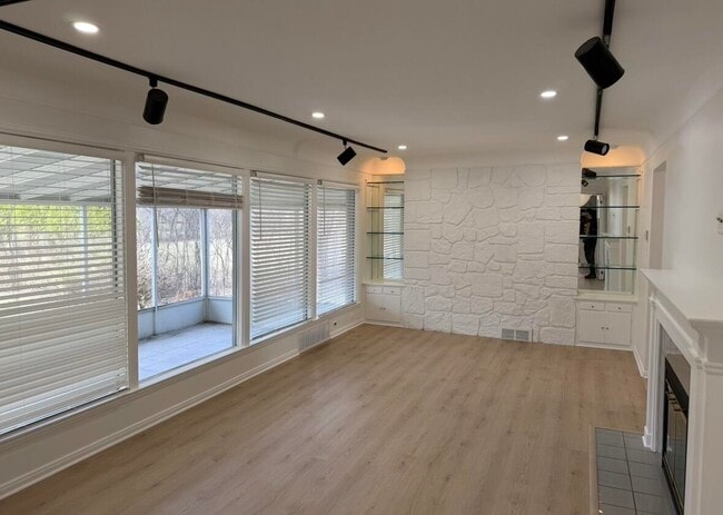 Building Photo - 30475 Birchway Dr