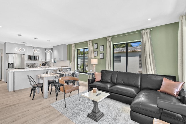 Photo - 310 SW 31st Ct House