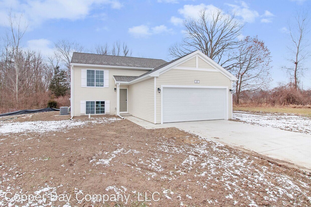 Primary Photo - 4 br, 2 bath House - 17485 Silver Maple St...
