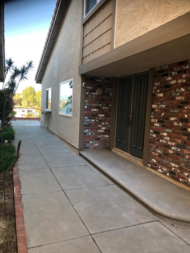 Main entrance - 920 S Ridgecrest Cir