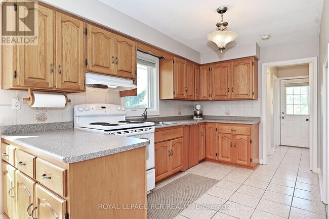 Building Photo - 6215 17th Sideroad