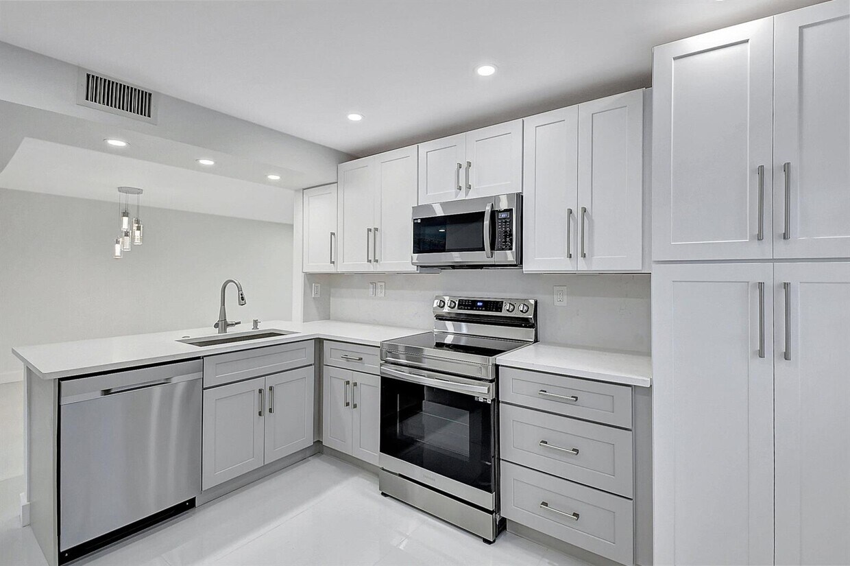 Foto principal - 15378 Lakes of Delray Blvd