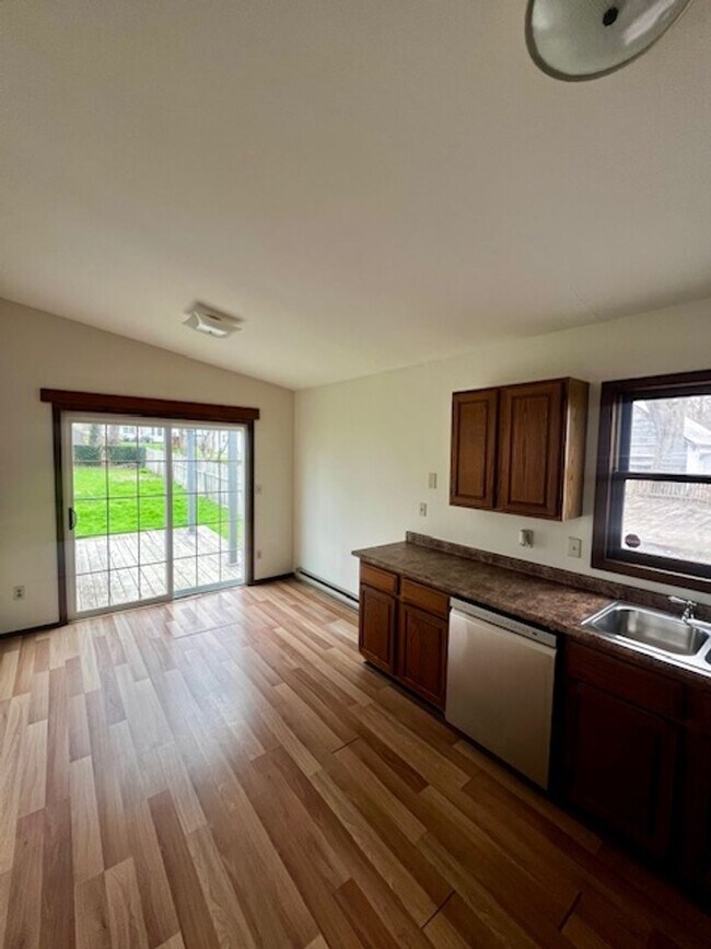 Foto del edificio - Single Family Home - 2 Beds, 1 Bath- Baldw...