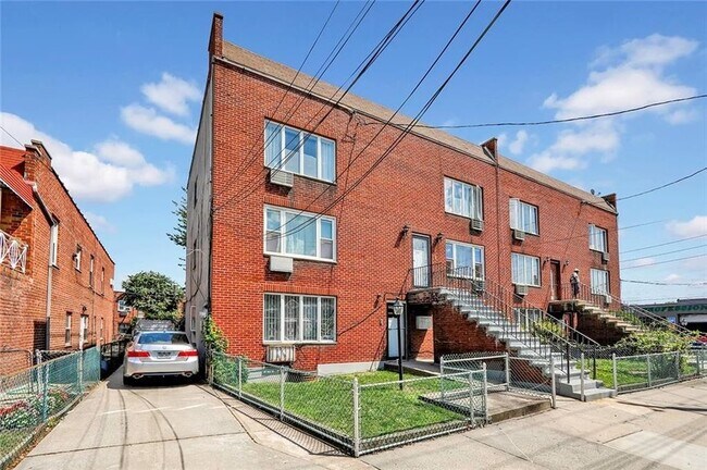 Building Photo - 861 E 51st St
