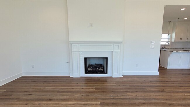 Building Photo - Brand new home in the heart of Central!