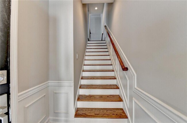 Building Photo - 486 Vinings Estates Dr SE
