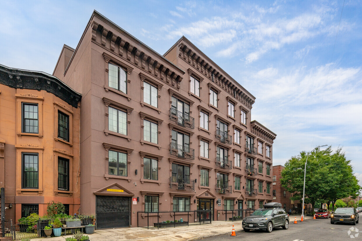 Building Photo - The Brownstone