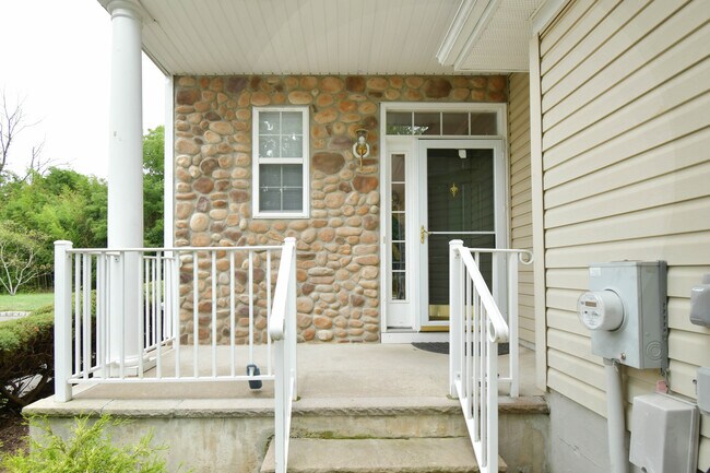 Building Photo - 32 Scarlet Oak Dr