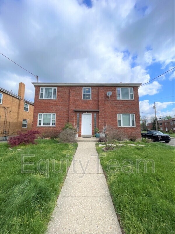 Primary Photo - 3918 E Gatewood Ln