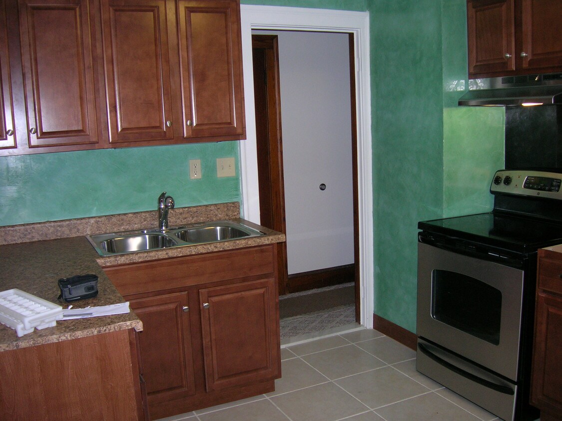 Kitchen - 30 Carlson St