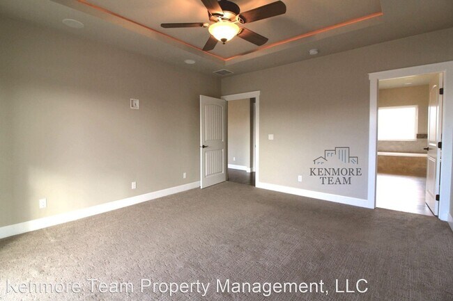 Building Photo - 4 br, 3.5 bath House - 626 S. Pittsburgh St.