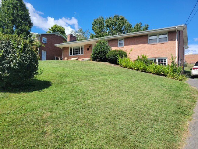 Foto del edificio - 508 Longview Dr