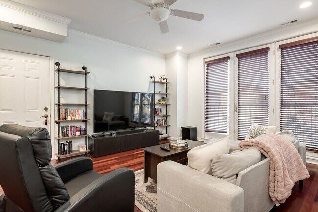 Foto del edificio - 6641 W Belmont Ave