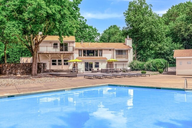 Building Photo - Foxrun Apartments