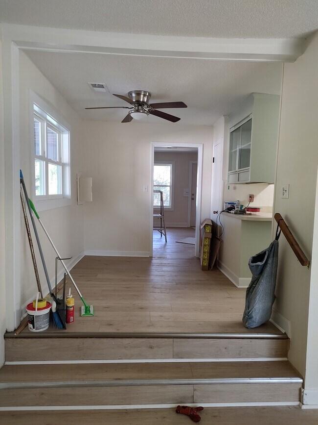 Foto del edificio - 409 Woodland Shores Rd