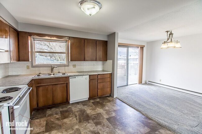Building Photo - 403 E Dalke Ave