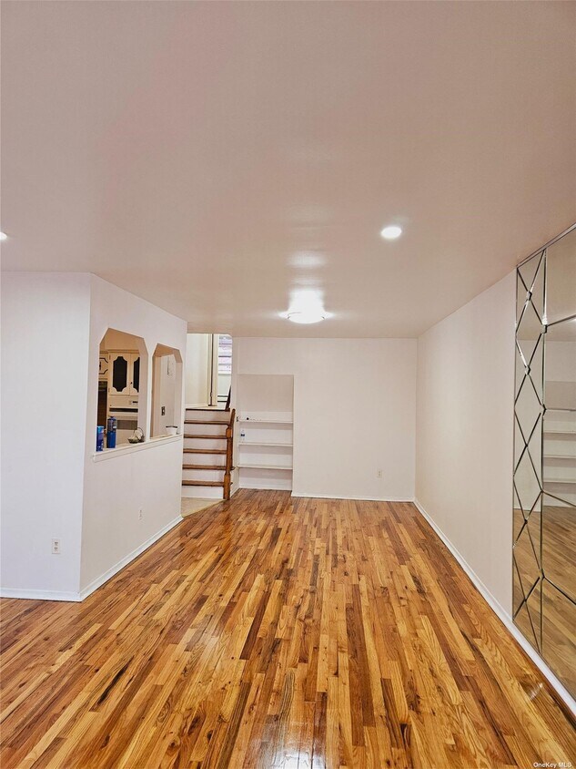 Primary Photo - 1254 Bergen Ave