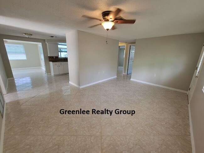 Foto del edificio - Gorgeous 2 Bed/1Bath POOL Home! Fenced Bac...
