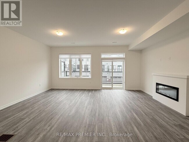 Photo du bâtiment - 10 Kingbird Cmn