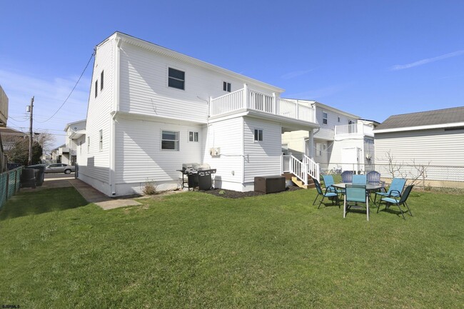 Building Photo - 109 10th St S