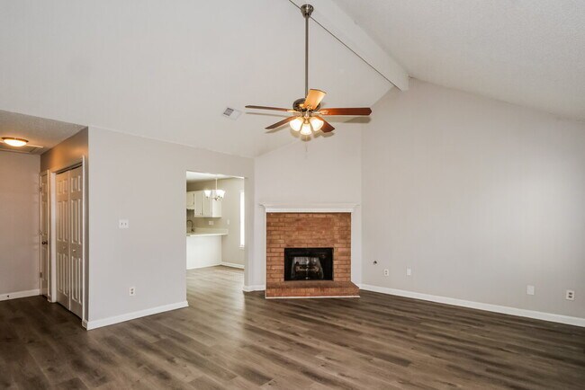 Foto del edificio - 6650 Black Oak Dr
