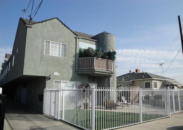 Building Photo - 1707 W 149th St