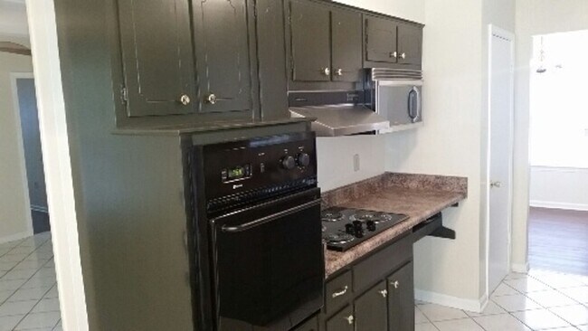 Foto del edificio - 4325 Bayberry Dr