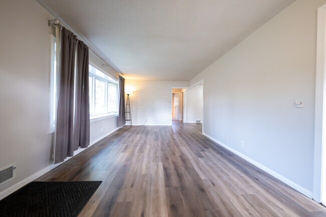 Foto del edificio - 7118 Ewing Ave N