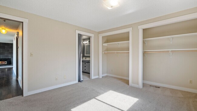 Building Photo - Charming 4-Bedroom Home with Garden – Avai...