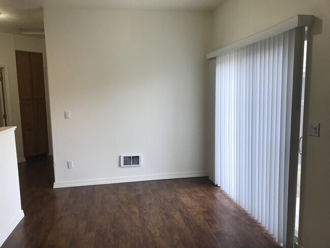 Building Photo - 20832 NE Sierra Dr