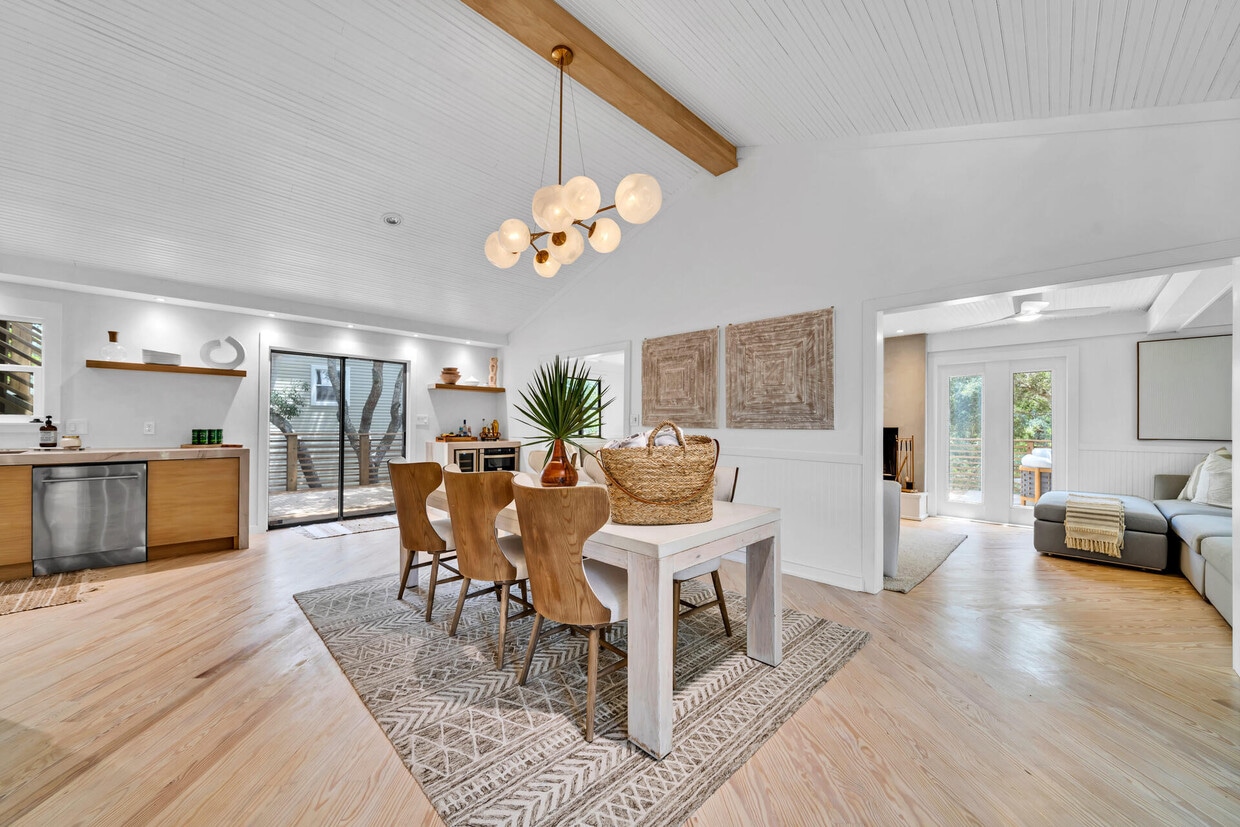 Primary Photo - 6296 W County Hwy 30A