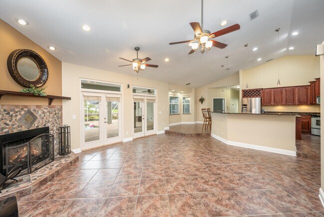 Foto del edificio - 5000 Fawn Lake Blvd