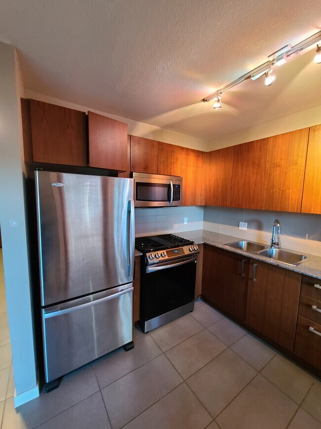 Building Photo - 5885 Irmin St