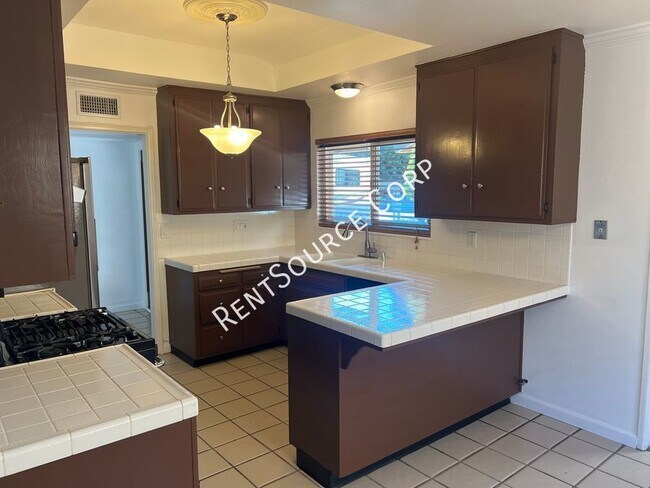 Building Photo - 3 Bedroom Home For Rent In Canyon Country