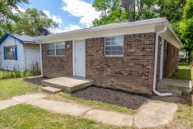 Foto del edificio - Beautiful, Renovated All Brick 3 Bed 1 Bat...
