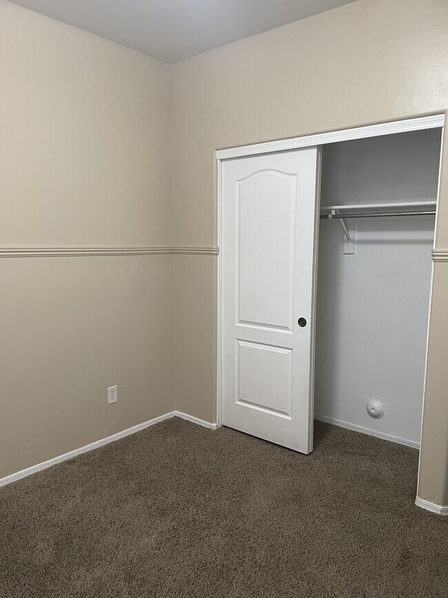 Building Photo - 30254 W Earll Dr