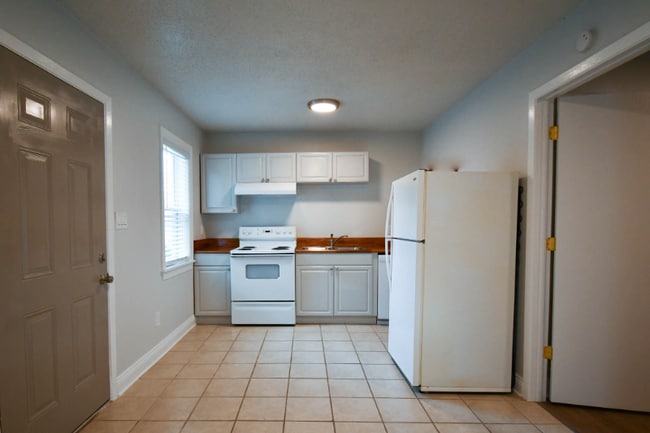 Building Photo - 5094 J E L Dr