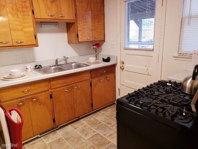 Building Photo - 2 br, 1 bath Townhome - 909 E Forest Ave