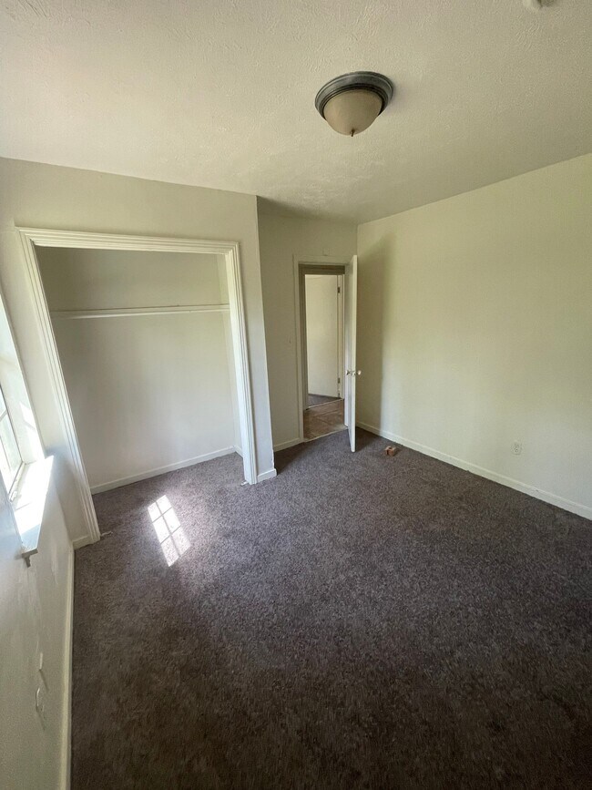 Foto del edificio - 1471 Dorgan St