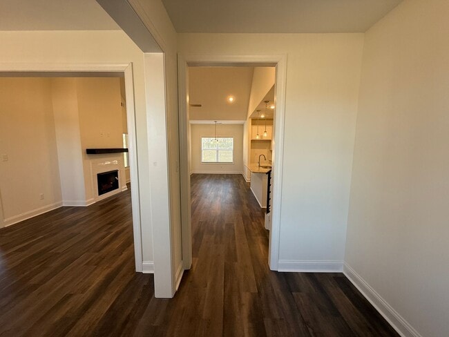 Foto del edificio - 7436 Newbury Dr