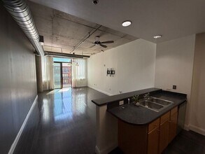 Building Photo - 115 W Peachtree Pl NW