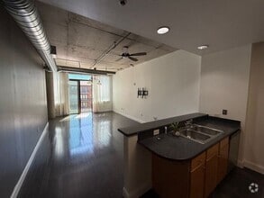 Building Photo - 115 W Peachtree Pl NW