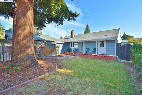 Primary Photo - 21984 Redwood Rd