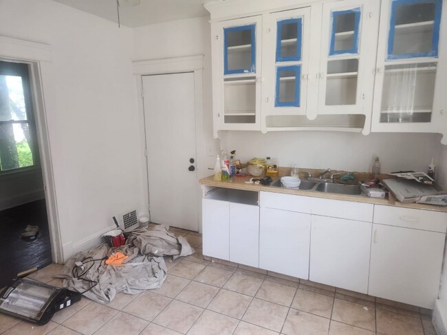 Foto del edificio - 2871 E 111th St