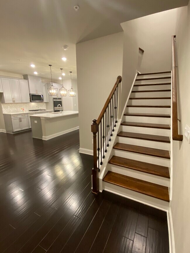 Upgraded stairs - 509 Hampton Xing