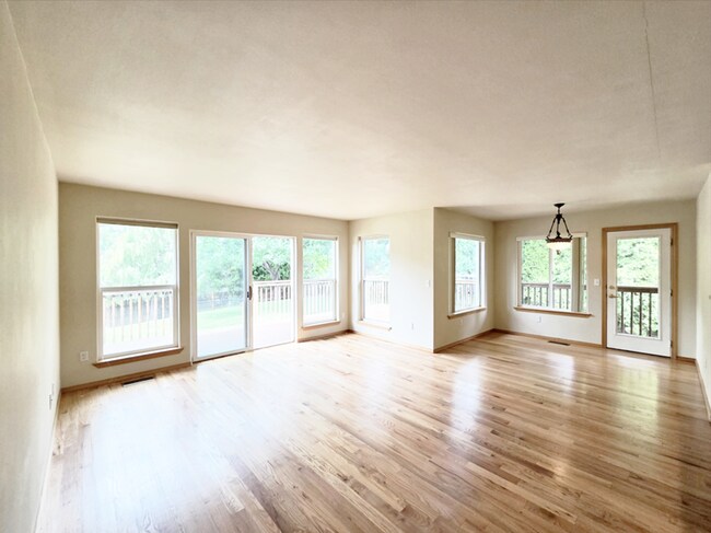 Building Photo - Expansive 3-Bed, 2-Bath House for Rent in Aspen Neighborhood off of Western Ave.!