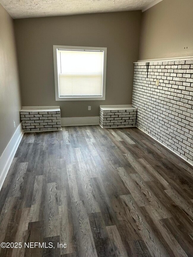 Foto del edificio - 6946 W Virginia Ave